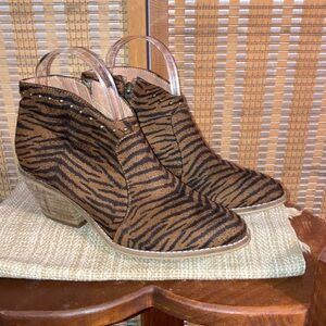 Boutique by Corkys | Women’s Swifton Brown Tiger Print Bootie/Shoe - Size 7